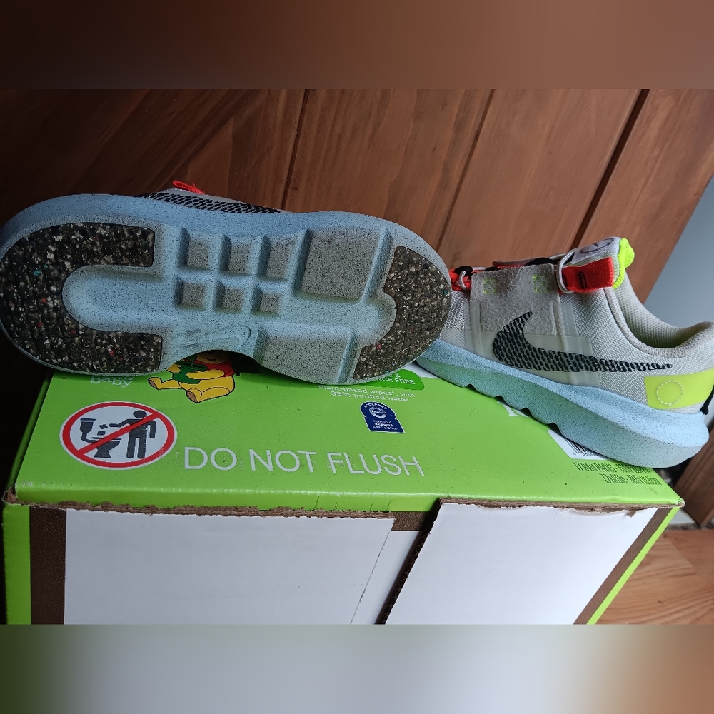 Nike shoes - Picture 4 of 4